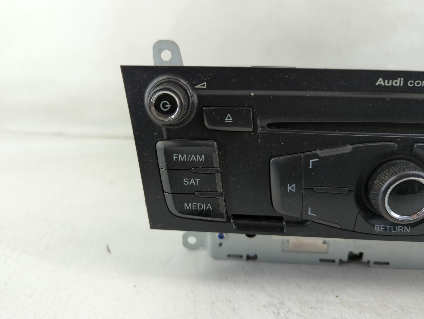 2009 Audi A4 Radio AM FM Cd Player Receiver Replacement P/N:8T1 035 195 Fits OEM Used Auto Parts - Oemusedautoparts1.com