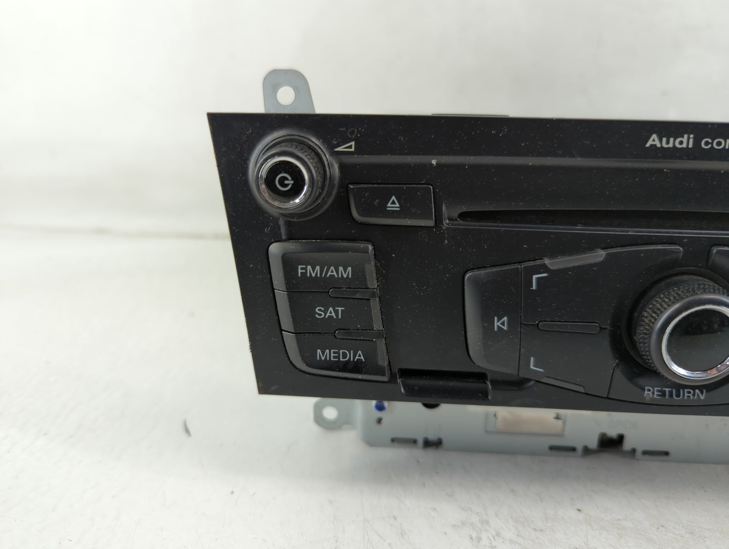 2009 Audi A4 Radio AM FM Cd Player Receiver Replacement P/N:8T1 035 195 Fits OEM Used Auto Parts - Oemusedautoparts1.com