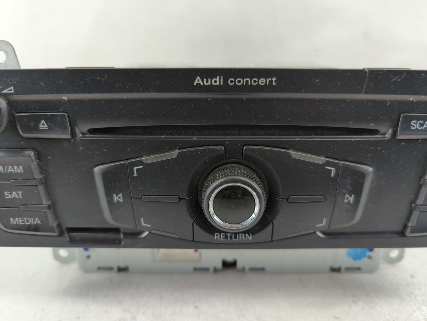 2009 Audi A4 Radio AM FM Cd Player Receiver Replacement P/N:8T1 035 195 Fits OEM Used Auto Parts - Oemusedautoparts1.com