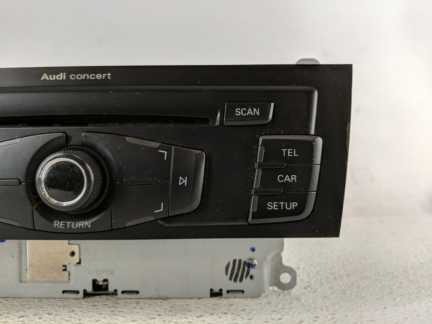 2009 Audi A4 Radio AM FM Cd Player Receiver Replacement P/N:8T1 035 186 K Fits OEM Used Auto Parts - Oemusedautoparts1.com