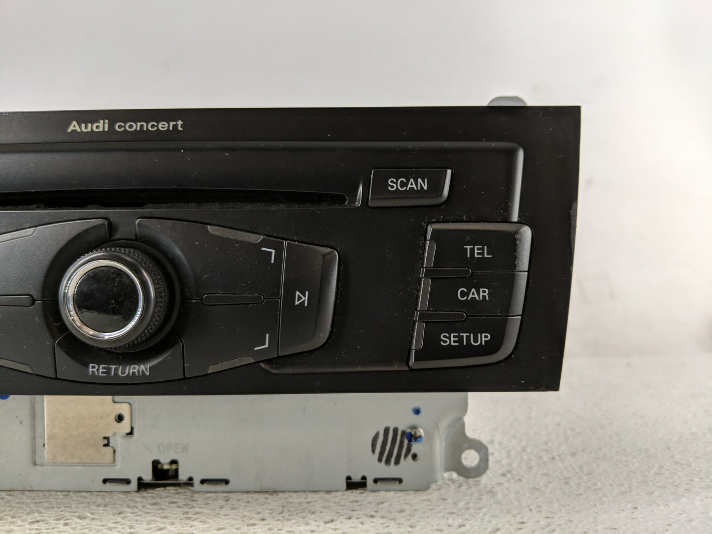 2009 Audi A4 Radio AM FM Cd Player Receiver Replacement P/N:8T1 035 186 K Fits OEM Used Auto Parts - Oemusedautoparts1.com