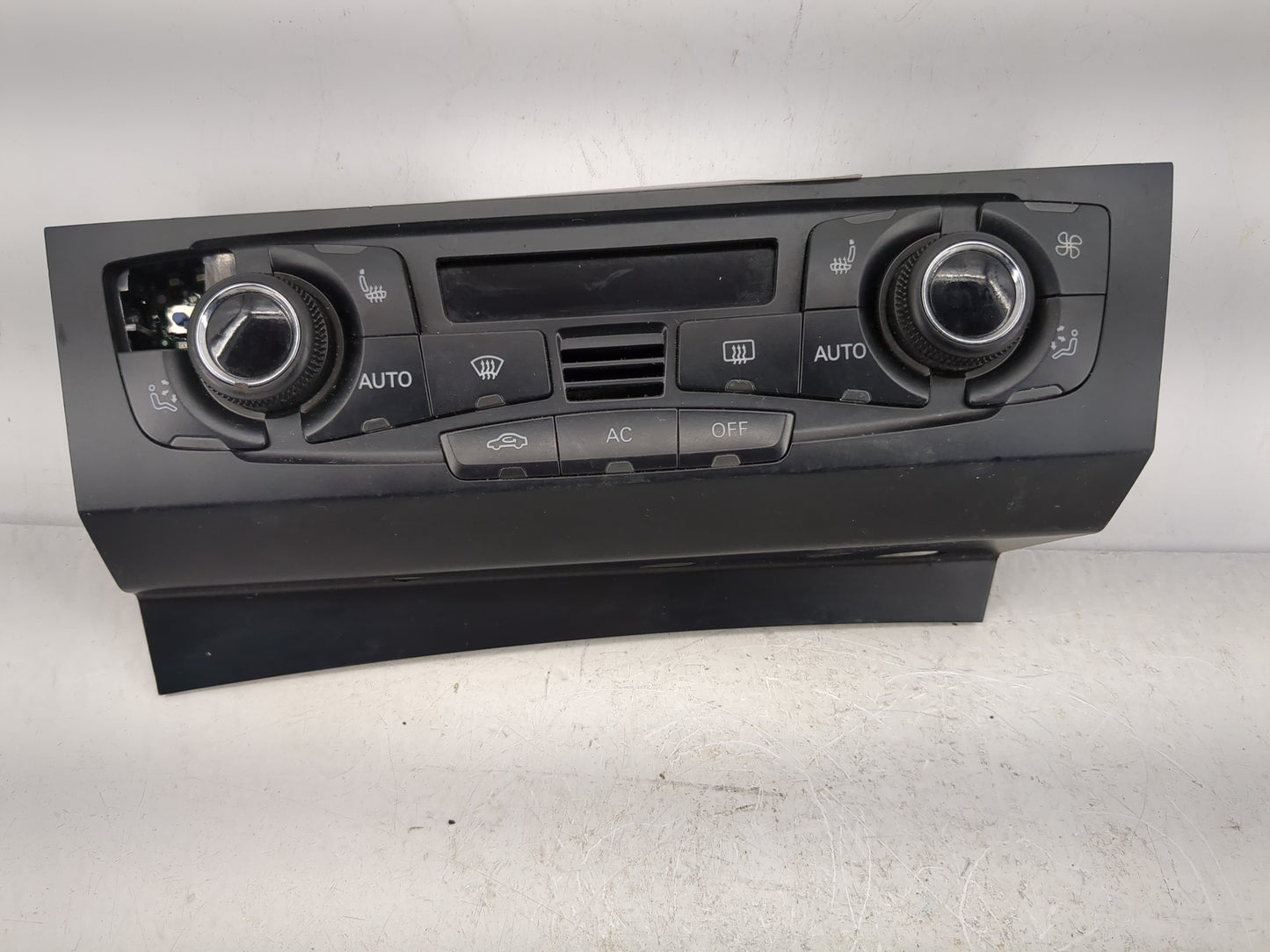 2009-2012 Audi A4 Climate Control Module Temperature AC/Heater Replacement P/N:8T1 820 043 AC Fits OEM Used Auto Parts - Oem