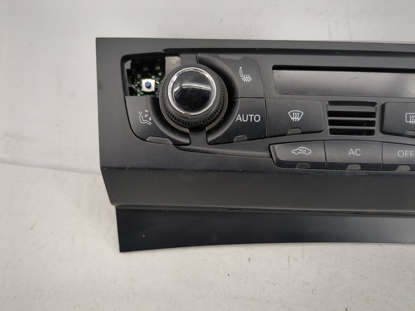2009-2012 Audi A4 Climate Control Module Temperature AC/Heater Replacement P/N:8T1 820 043 AC Fits OEM Used Auto Parts - Oem