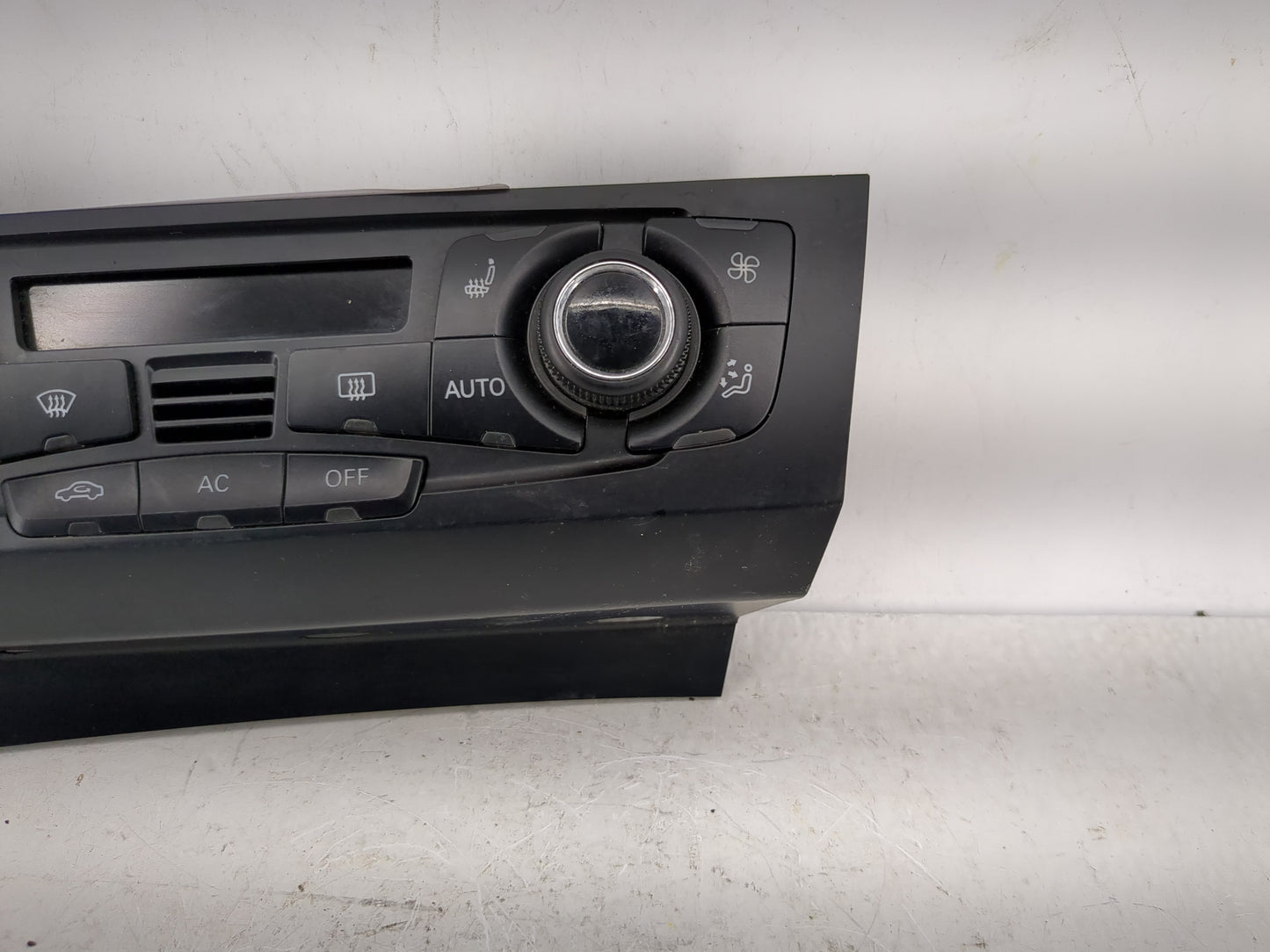 2009-2012 Audi A4 Climate Control Module Temperature AC/Heater Replacement P/N:8T1 820 043 AC Fits OEM Used Auto Parts - Oem