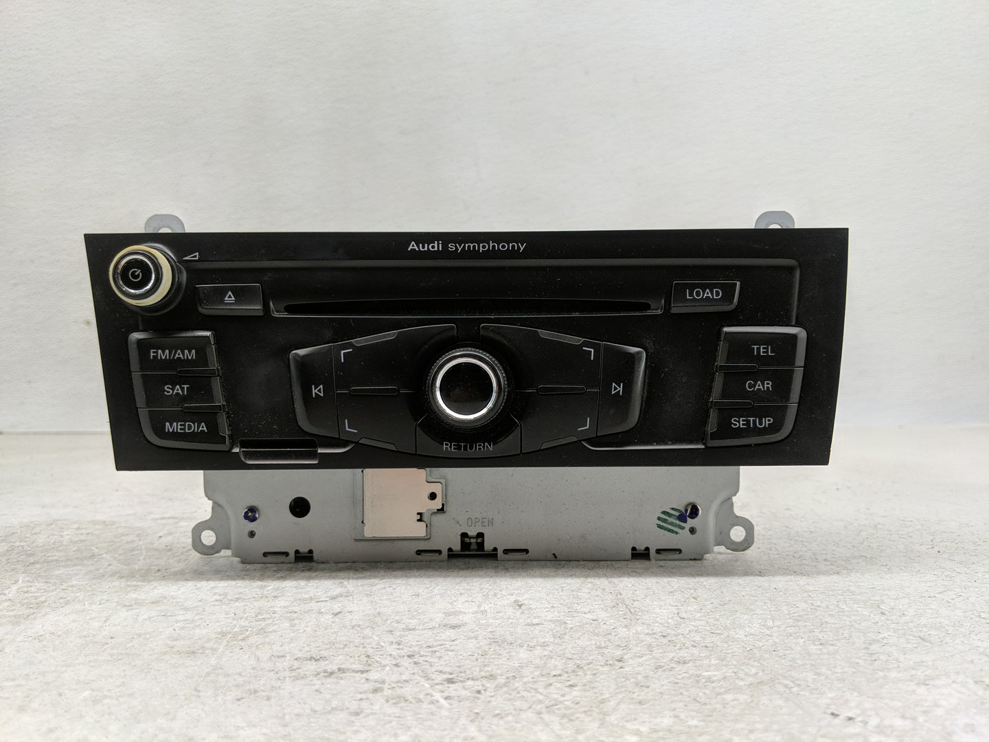 2009 Audi A4 Radio AM FM Cd Player Receiver Replacement P/N:8T1 035 195 L Fits OEM Used Auto Parts - Oemusedautoparts1.com