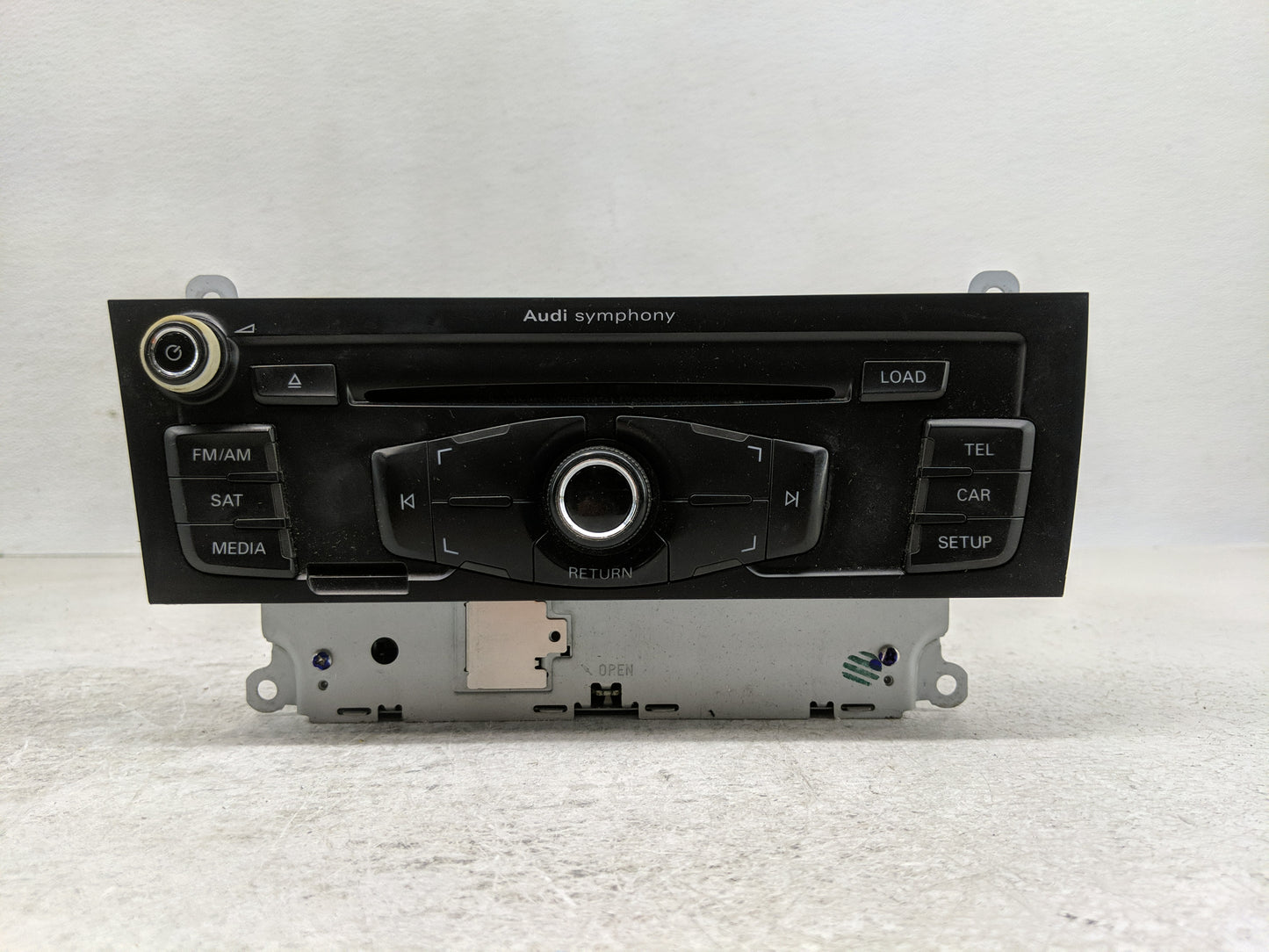 2009 Audi A4 Radio AM FM Cd Player Receiver Replacement P/N:8T1 035 195 L Fits OEM Used Auto Parts - Oemusedautoparts1.com