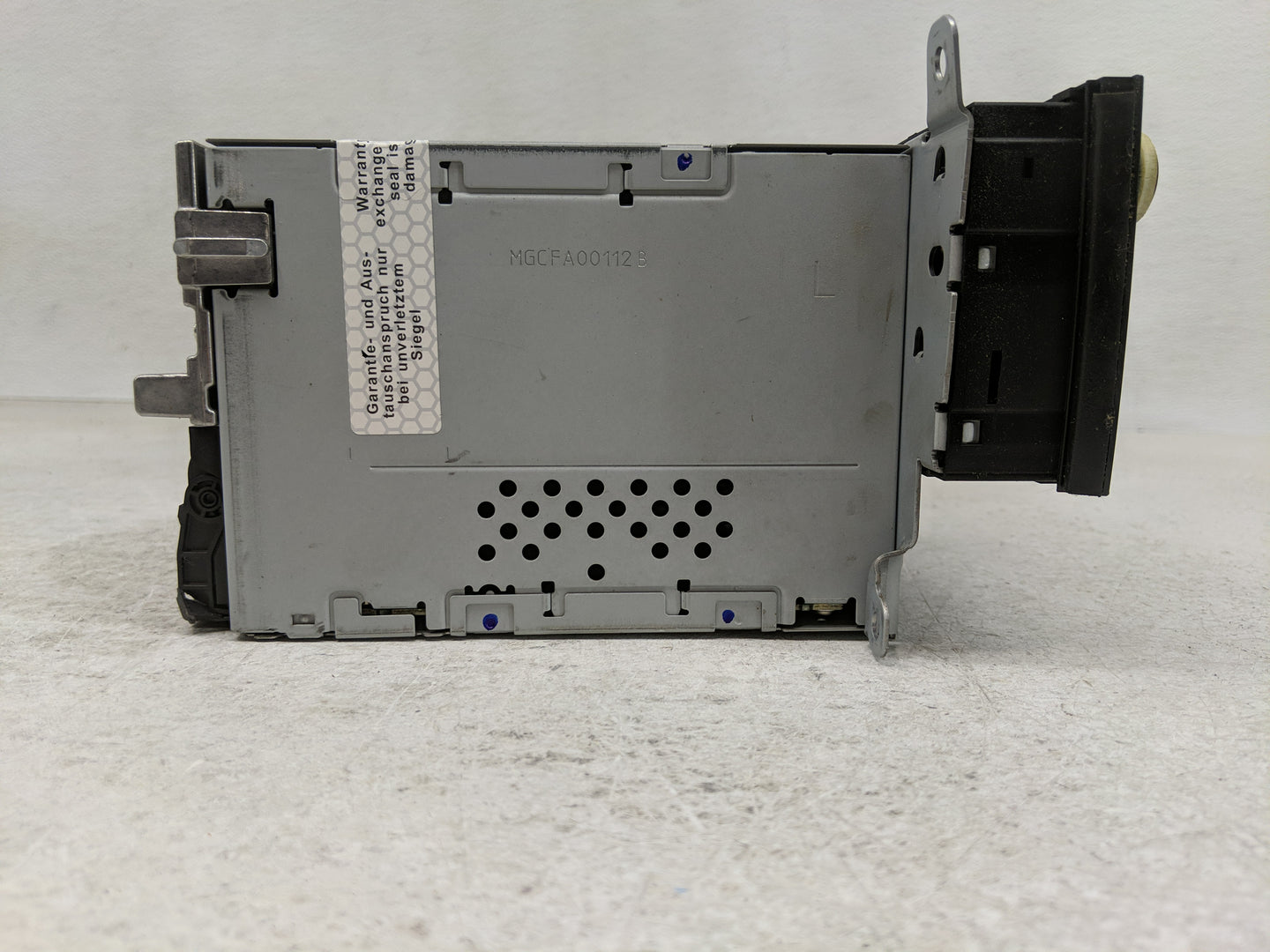 2009 Audi A4 Radio AM FM Cd Player Receiver Replacement P/N:8T1 035 195 L Fits OEM Used Auto Parts - Oemusedautoparts1.com