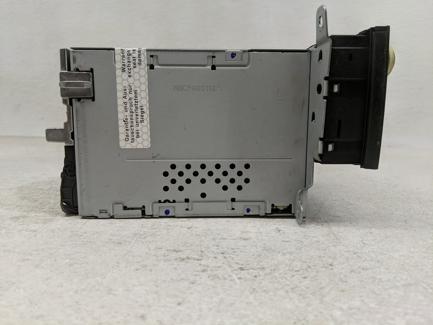 2009 Audi A4 Radio AM FM Cd Player Receiver Replacement P/N:8T1 035 195 L Fits OEM Used Auto Parts - Oemusedautoparts1.com