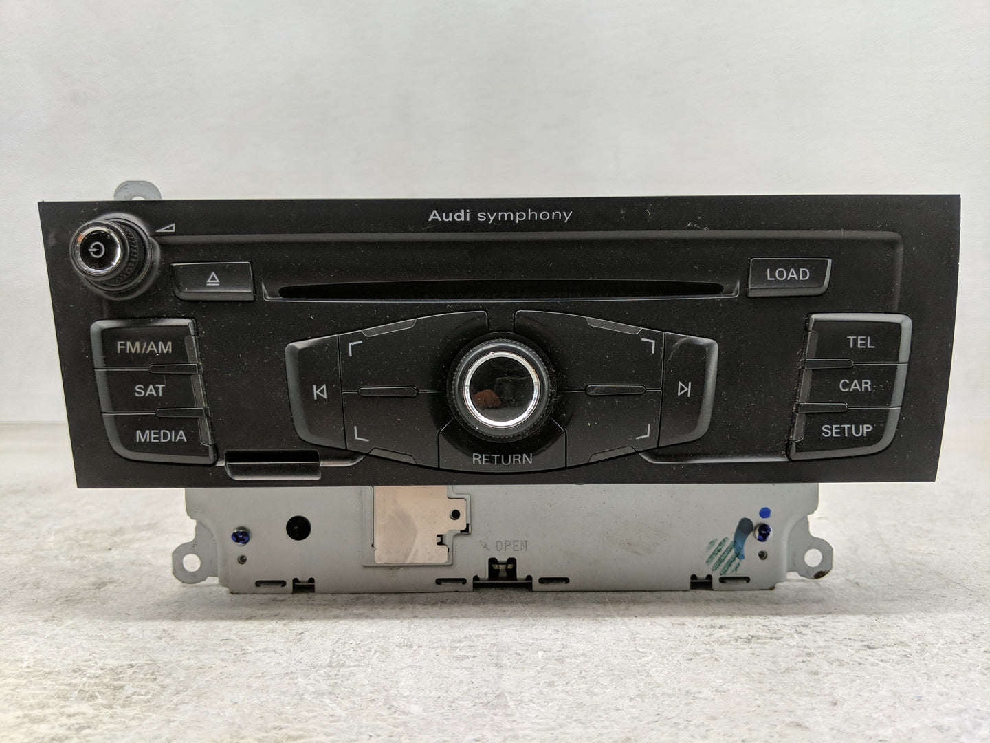 2009 Audi A4 Radio AM FM Cd Player Receiver Replacement P/N:8T1 035 195 L Fits OEM Used Auto Parts - Oemusedautoparts1.com