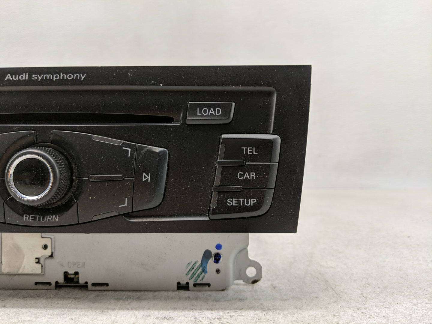 2009 Audi A4 Radio AM FM Cd Player Receiver Replacement P/N:8T1 035 195 L Fits OEM Used Auto Parts - Oemusedautoparts1.com