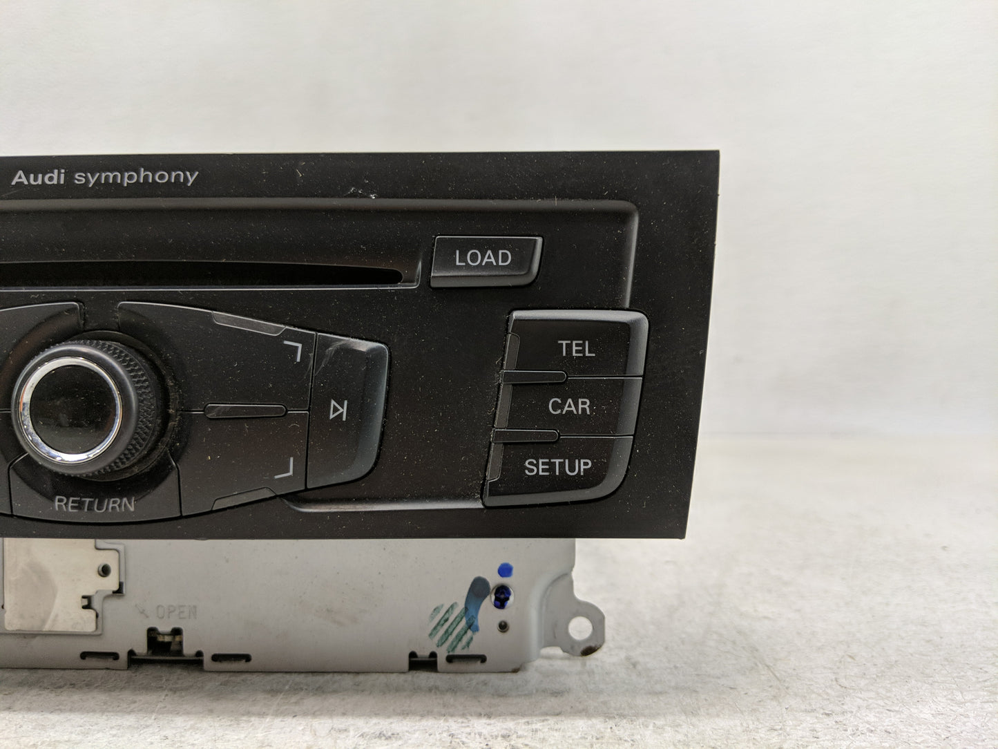 2009 Audi A4 Radio AM FM Cd Player Receiver Replacement P/N:8T1 035 195 L Fits OEM Used Auto Parts - Oemusedautoparts1.com