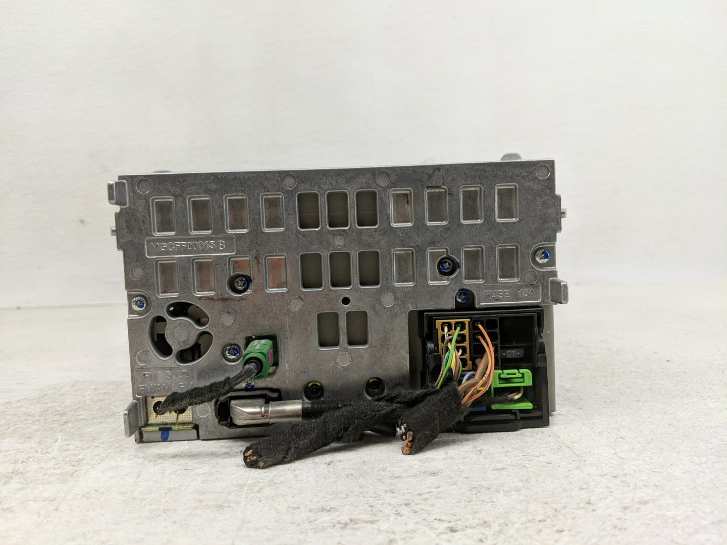 2009 Audi A4 Radio AM FM Cd Player Receiver Replacement P/N:8T1 035 195 L Fits OEM Used Auto Parts - Oemusedautoparts1.com