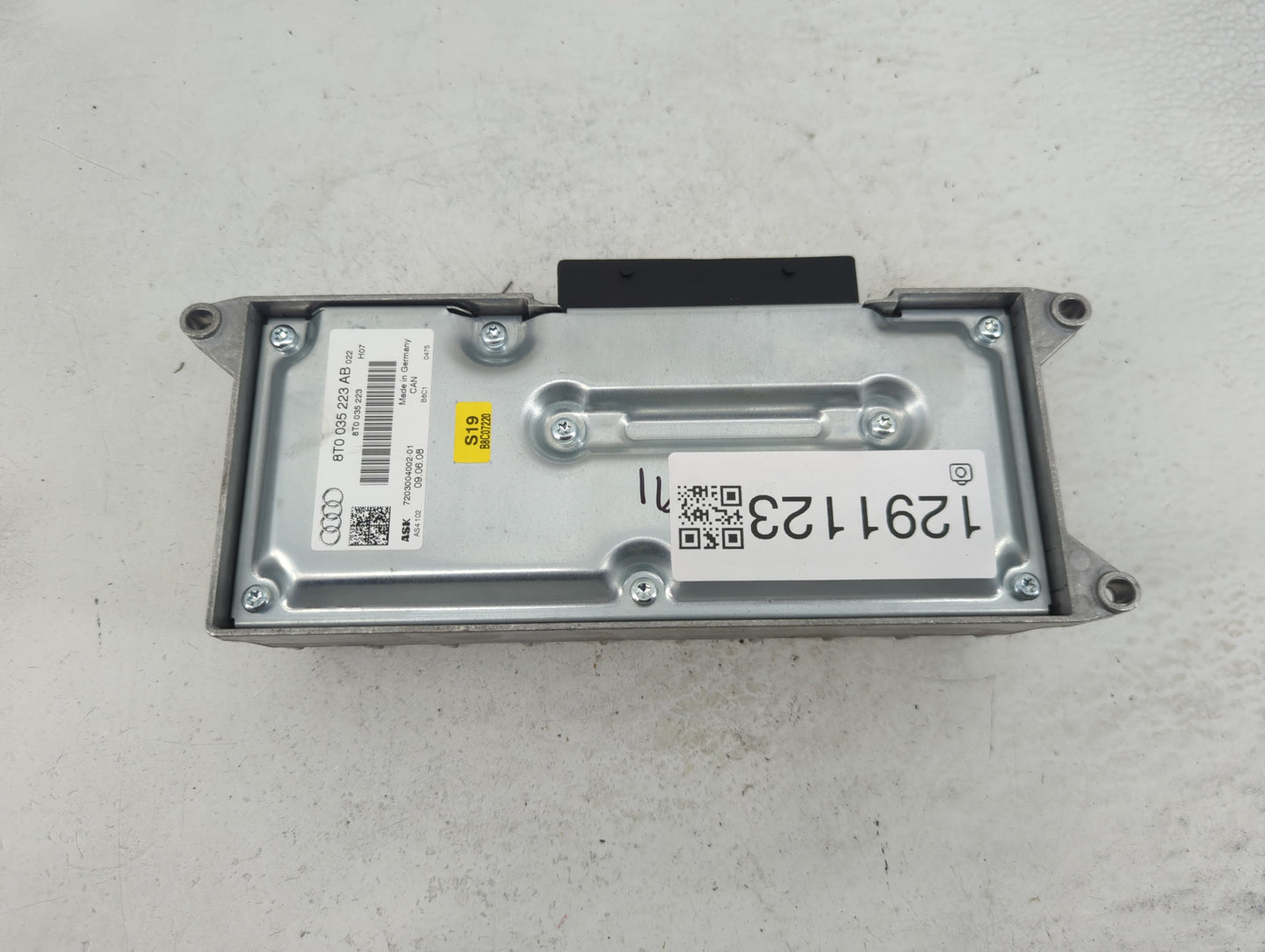 2009-2010 Audi A4 Radio AM FM Cd Player Receiver Replacement P/N:8T0 035 223 AB Fits Fits 2009 2010 OEM Used Auto Parts - Oe