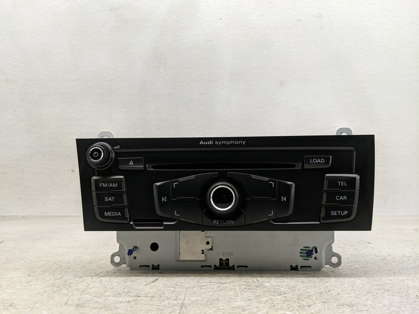 2009 Audi A4 Radio AM FM Cd Player Receiver Replacement P/N:8T1 035 195 L Fits OEM Used Auto Parts - Oemusedautoparts1.com