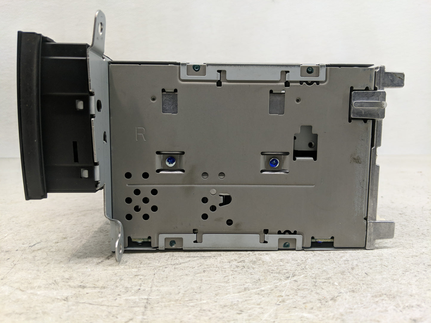 2009 Audi A4 Radio AM FM Cd Player Receiver Replacement P/N:8T1 035 195 L Fits OEM Used Auto Parts - Oemusedautoparts1.com