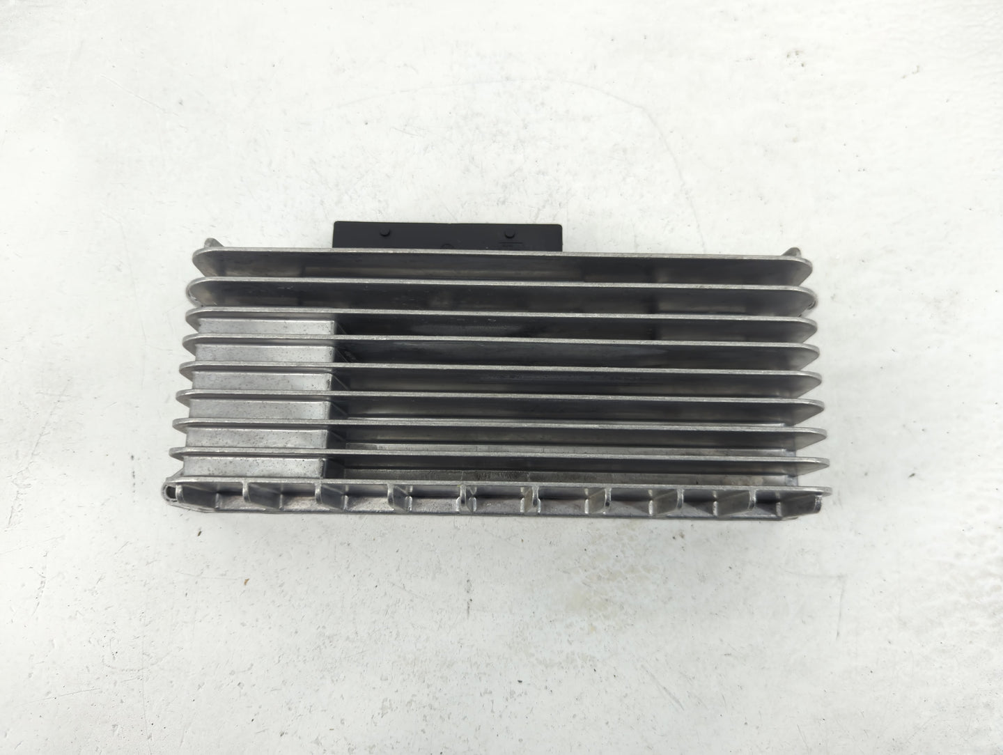 2009-2010 Audi A4 Radio AM FM Cd Player Receiver Replacement P/N:8T0 035 223 AB Fits Fits 2009 2010 OEM Used Auto Parts - Oe