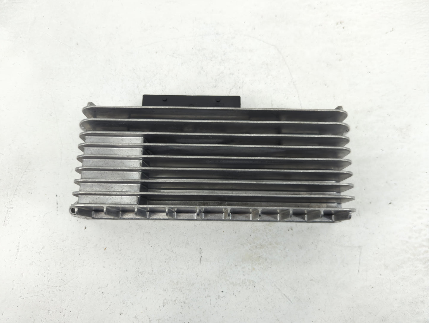2009-2010 Audi A4 Radio AM FM Cd Player Receiver Replacement P/N:8T0 035 223 AB Fits Fits 2009 2010 OEM Used Auto Parts - Oe