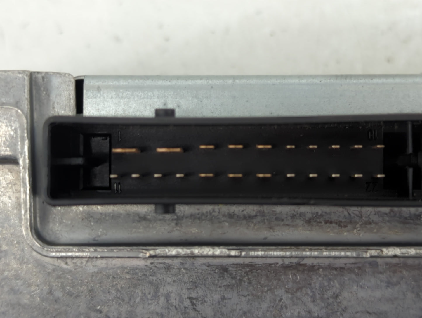 2009-2010 Audi A4 Radio AM FM Cd Player Receiver Replacement P/N:8T0 035 223 AB Fits Fits 2009 2010 OEM Used Auto Parts - Oe