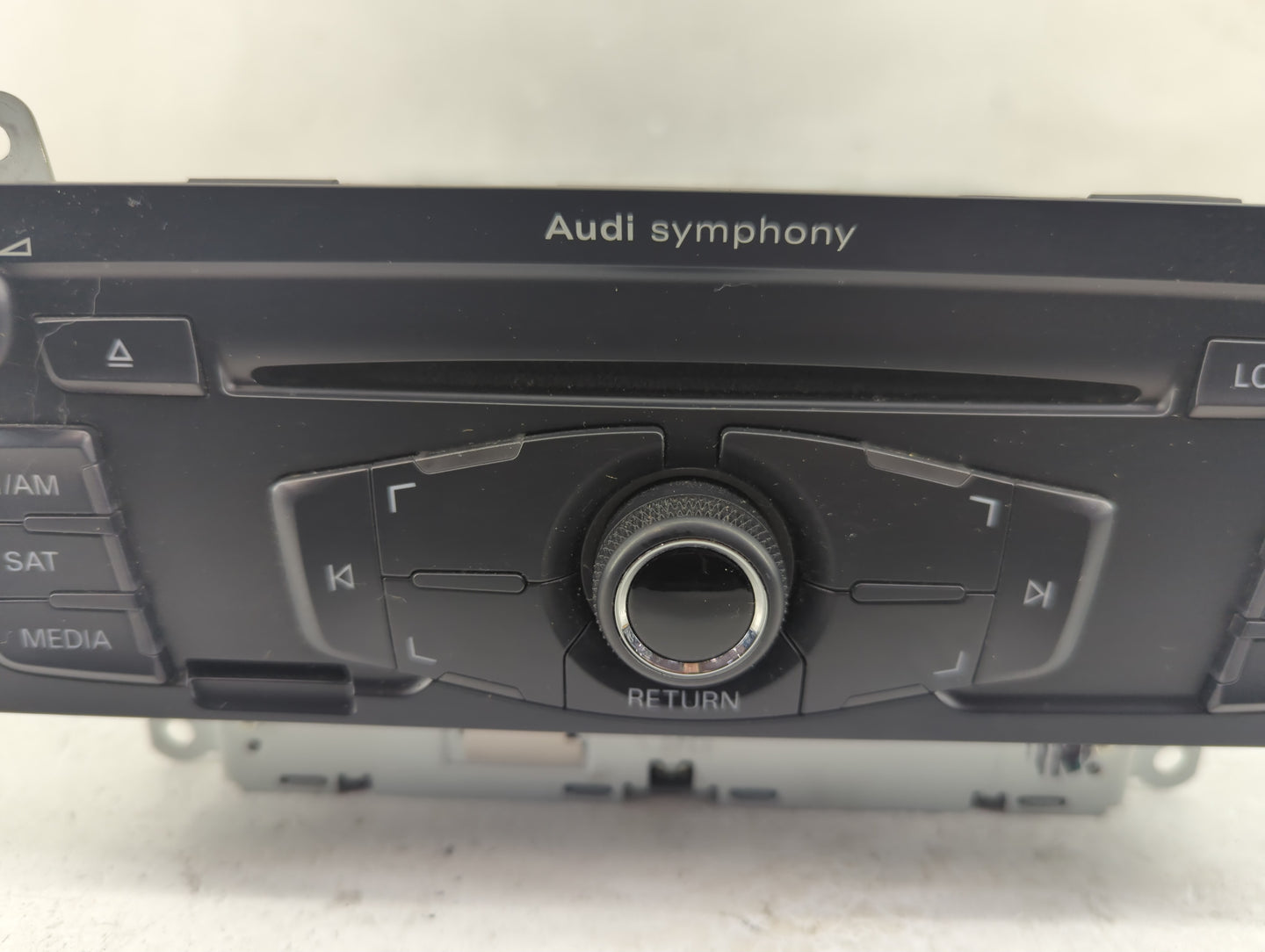2009 Audi A4 Radio AM FM Cd Player Receiver Replacement P/N:8T1 035 195 L Fits OEM Used Auto Parts - Oemusedautoparts1.com