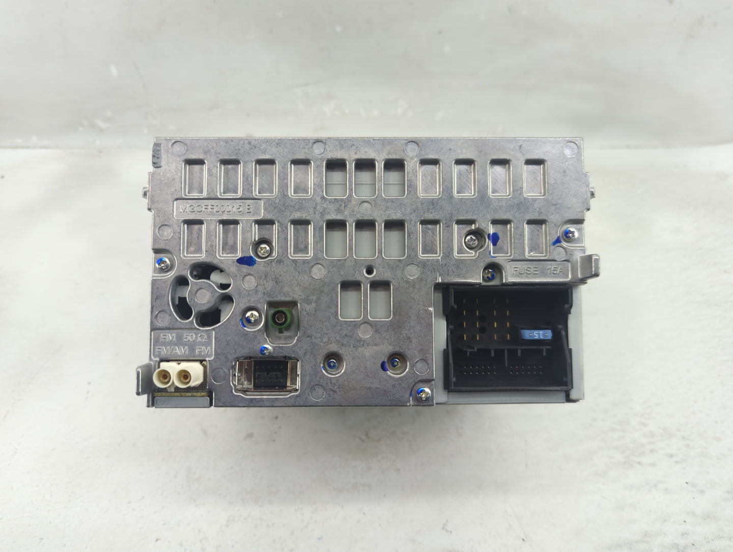 2009 Audi A4 Radio AM FM Cd Player Receiver Replacement P/N:8T1 035 195 L Fits OEM Used Auto Parts - Oemusedautoparts1.com