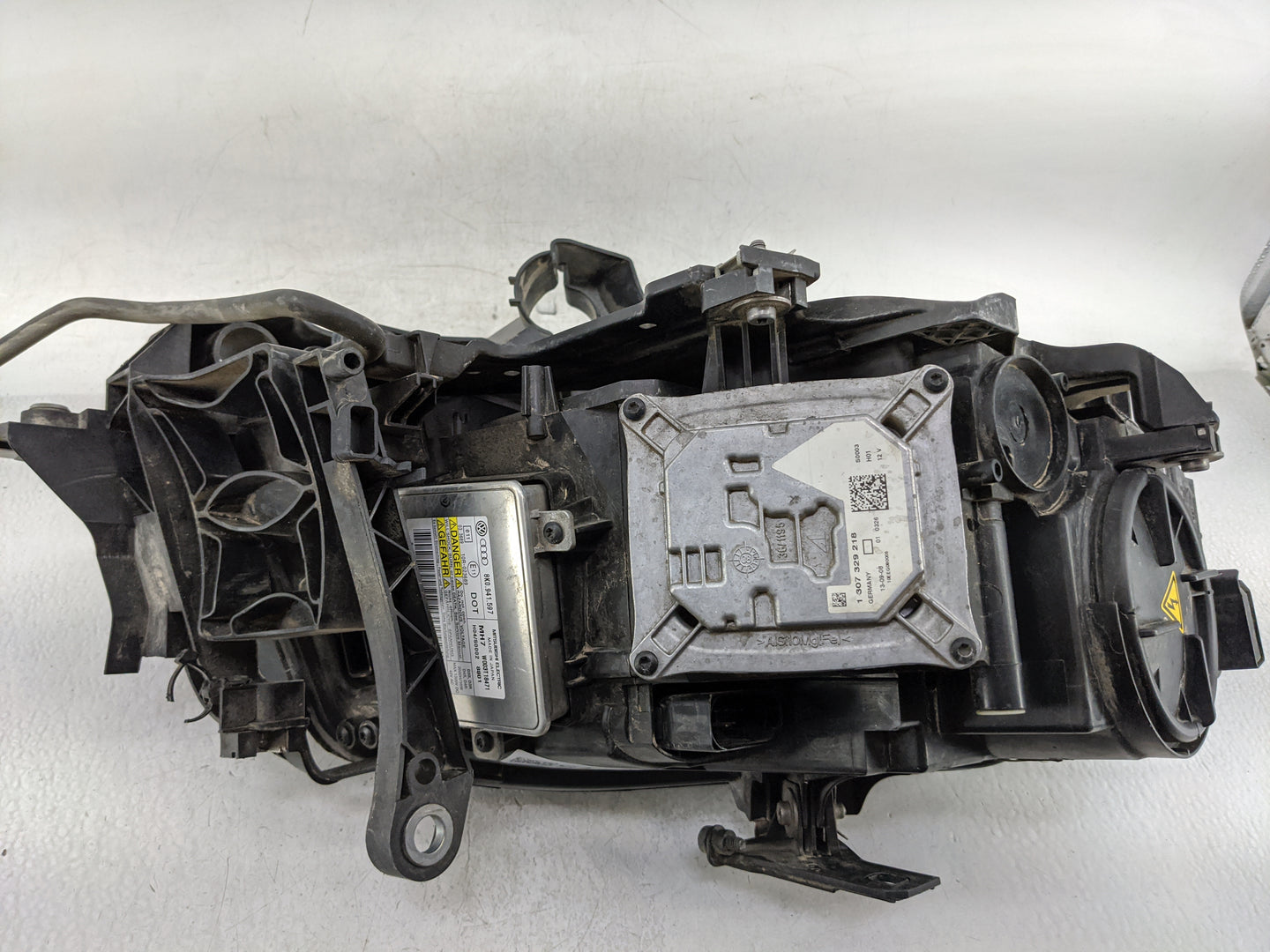 2009-2012 Audi A4 Driver Left Oem Head Light Headlight Lamp - Oemusedautoparts1.com