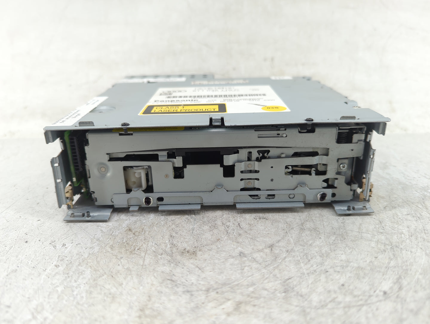 2009 Audi A4 Radio AM FM Cd Player Receiver Replacement P/N:8T1035110C Fits OEM Used Auto Parts - Oemusedautoparts1.com