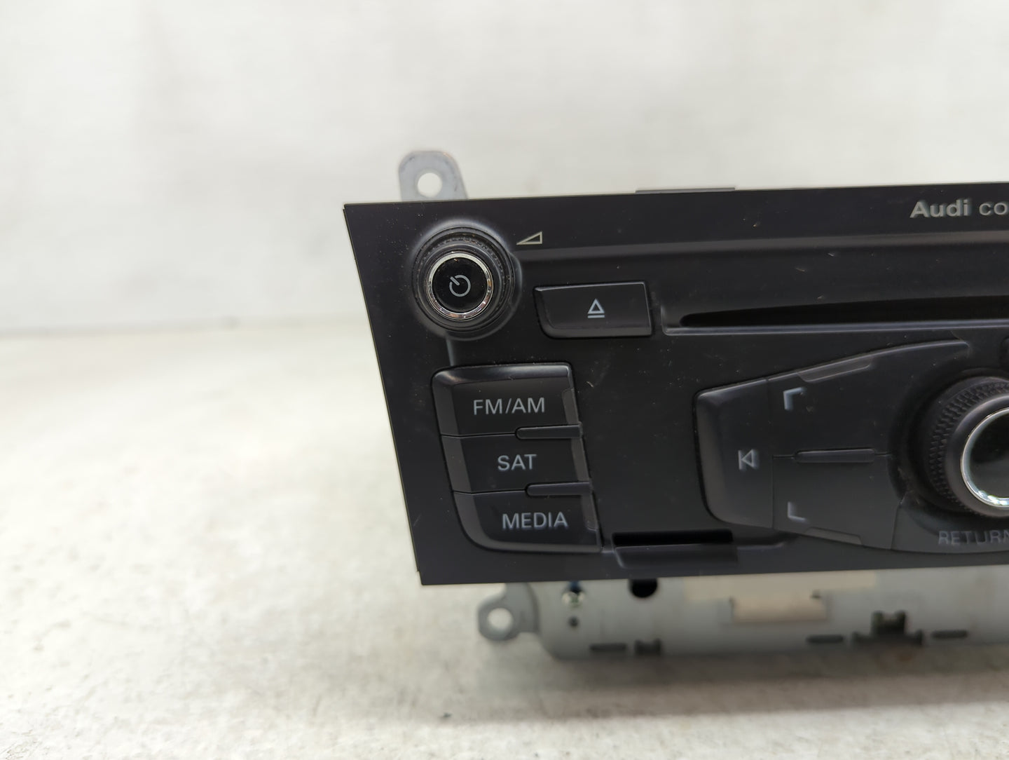 2009 Audi A4 Radio AM FM Cd Player Receiver Replacement P/N:8T1035186R Fits OEM Used Auto Parts - Oemusedautoparts1.com