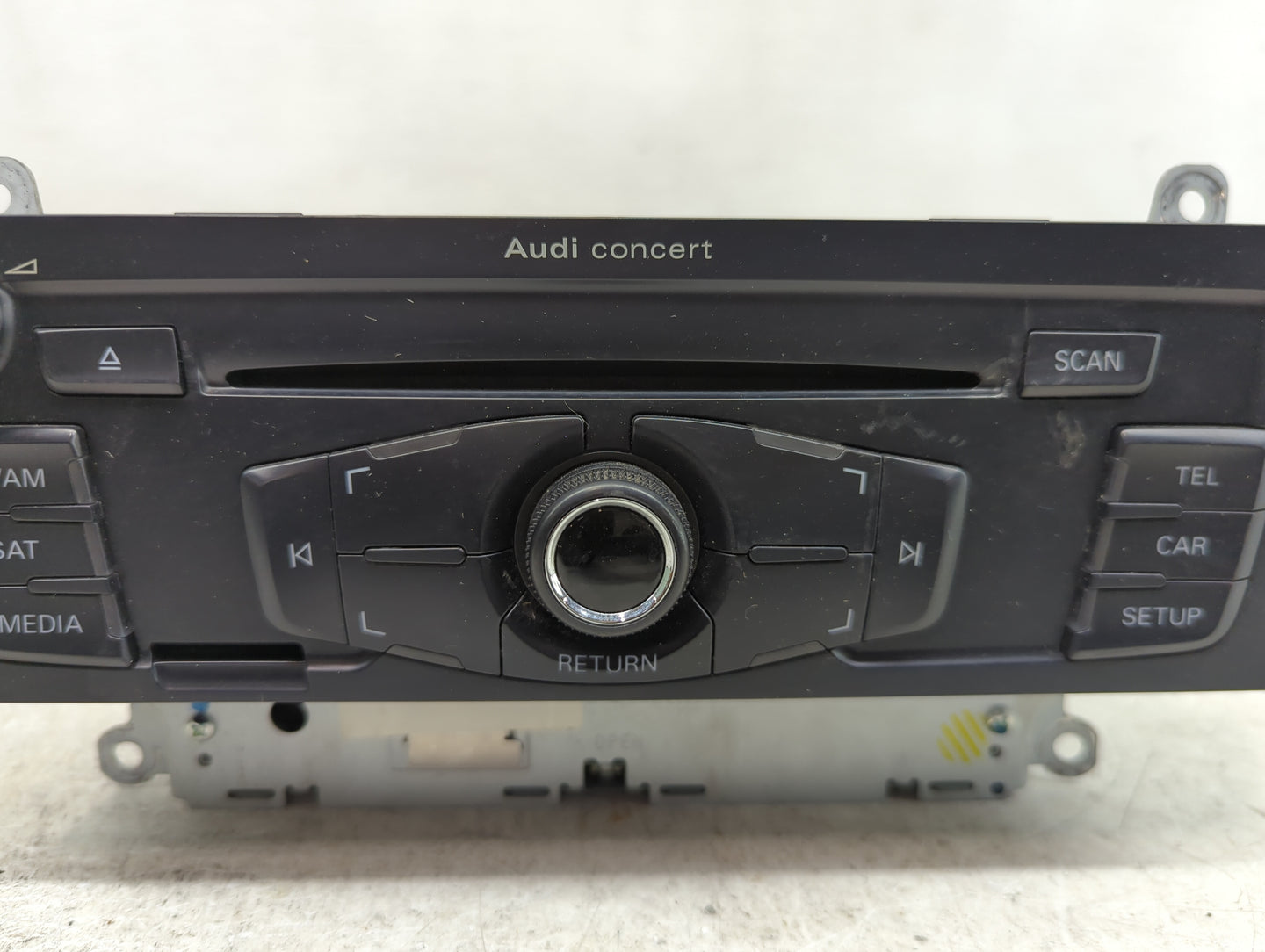 2009 Audi A4 Radio AM FM Cd Player Receiver Replacement P/N:8T1035186R Fits OEM Used Auto Parts - Oemusedautoparts1.com