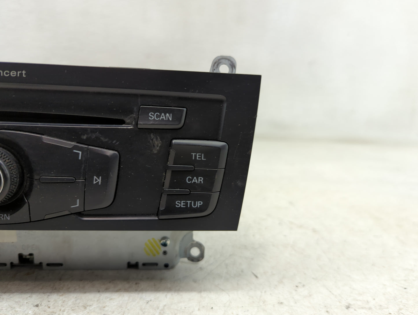 2009 Audi A4 Radio AM FM Cd Player Receiver Replacement P/N:8T1035186R Fits OEM Used Auto Parts - Oemusedautoparts1.com