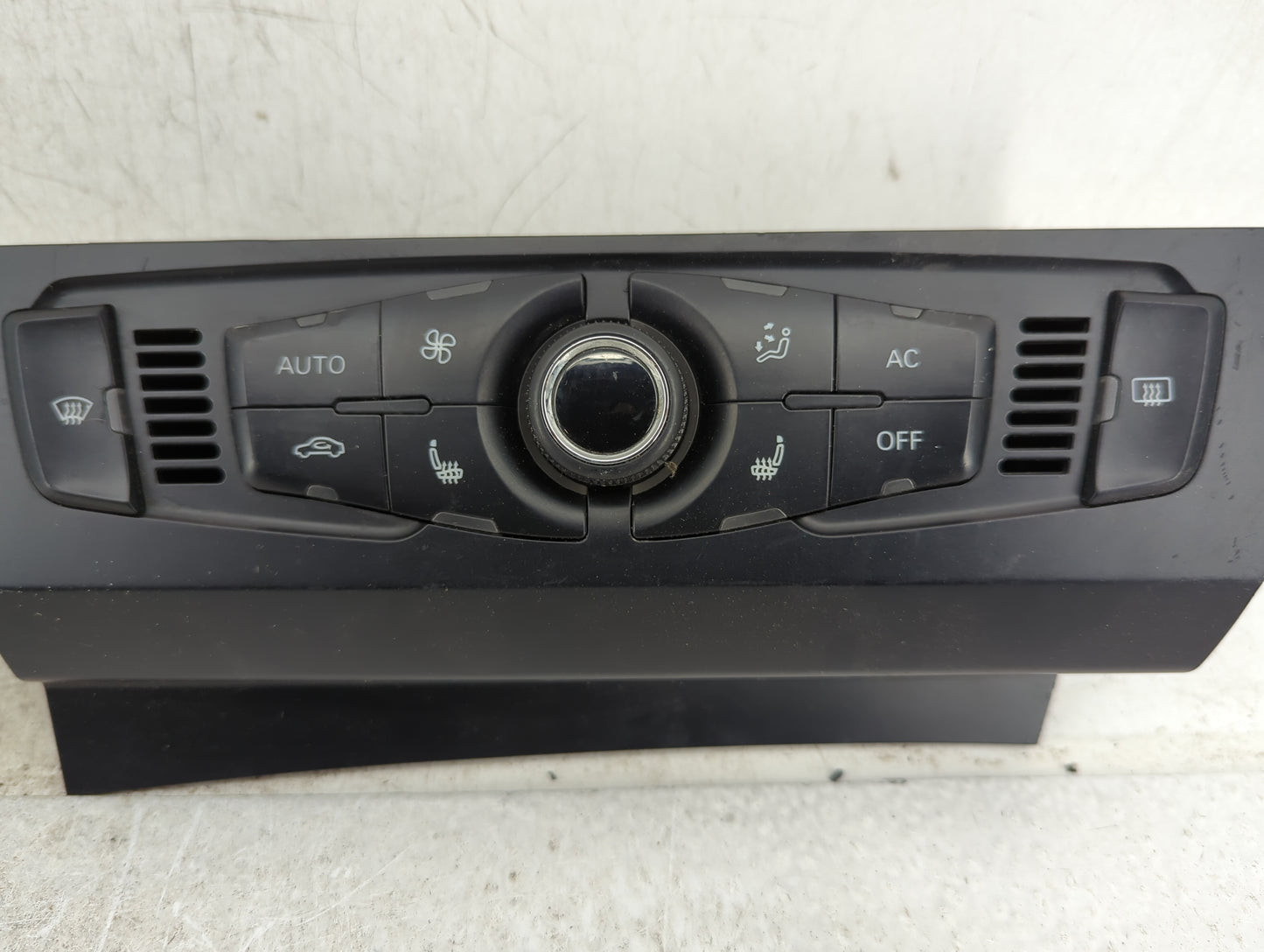 2009-2012 Audi A4 Climate Control Module Temperature AC/Heater Replacement P/N:8T1820043AA A2C53307431 Fits OEM Used Auto Pa