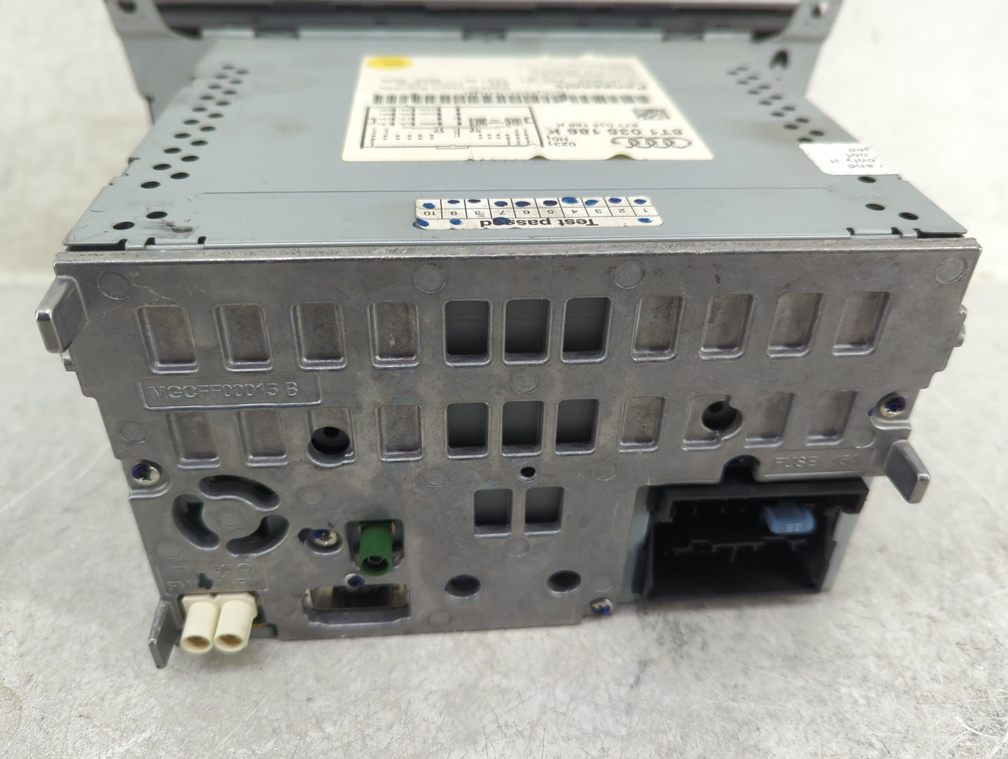 2009 Audi A4 Radio AM FM Cd Player Receiver Replacement P/N:8T1035186K CQ-JA1862G Fits OEM Used Auto Parts - Oemusedautopart