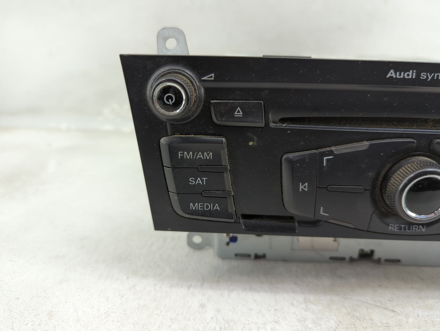 2009 Audi A4 Radio AM FM Cd Player Receiver Replacement P/N:8T1035195L CQ-EA1862G Fits OEM Used Auto Parts - Oemusedautopart