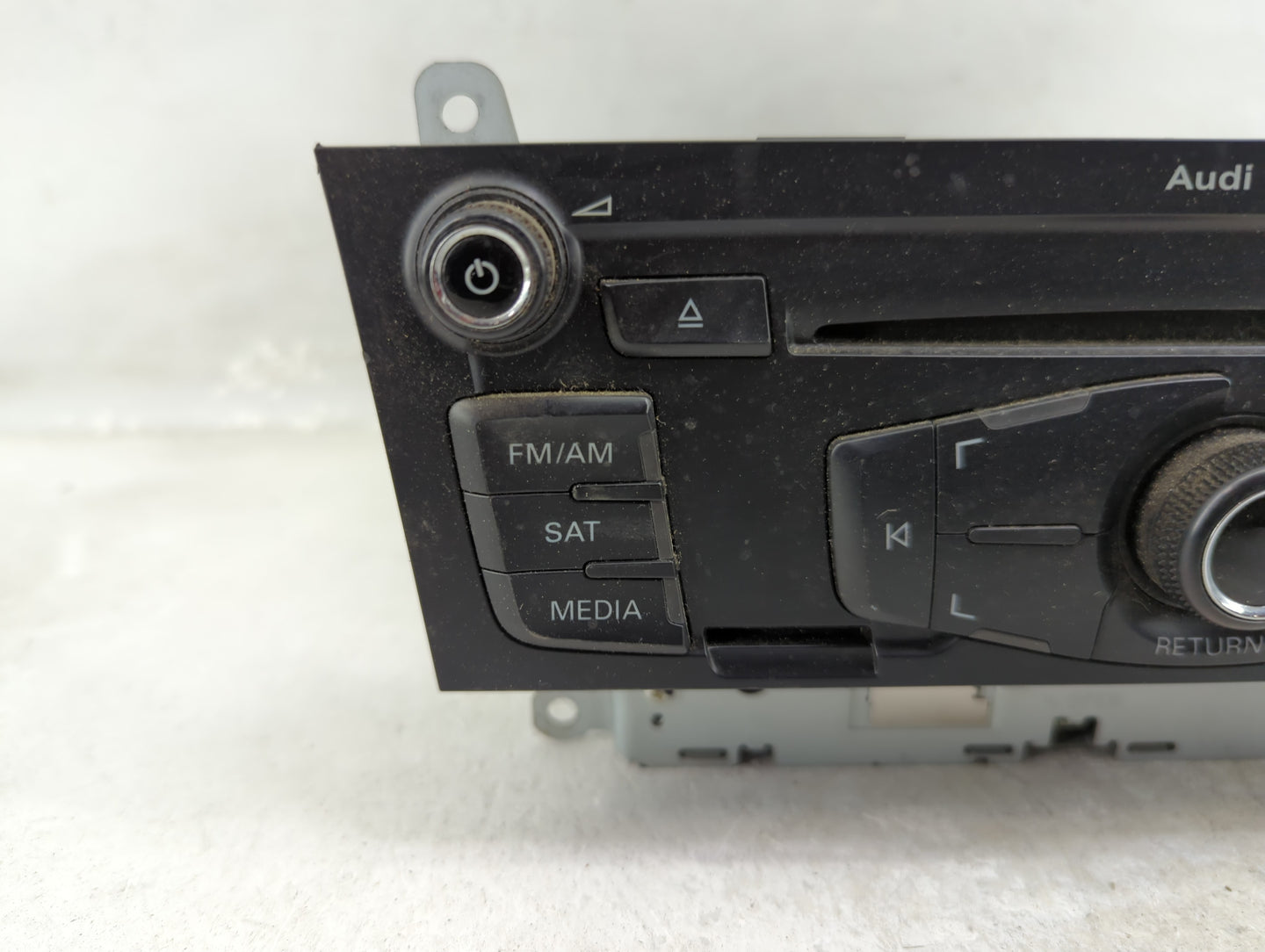 2009 Audi A4 Radio AM FM Cd Player Receiver Replacement P/N:8T1035186K CQ-JA1862G Fits OEM Used Auto Parts - Oemusedautopart