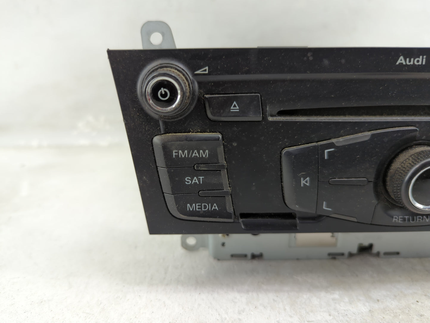2009 Audi A4 Radio AM FM Cd Player Receiver Replacement P/N:8T1035186K CQ-JA1862G Fits OEM Used Auto Parts - Oemusedautopart