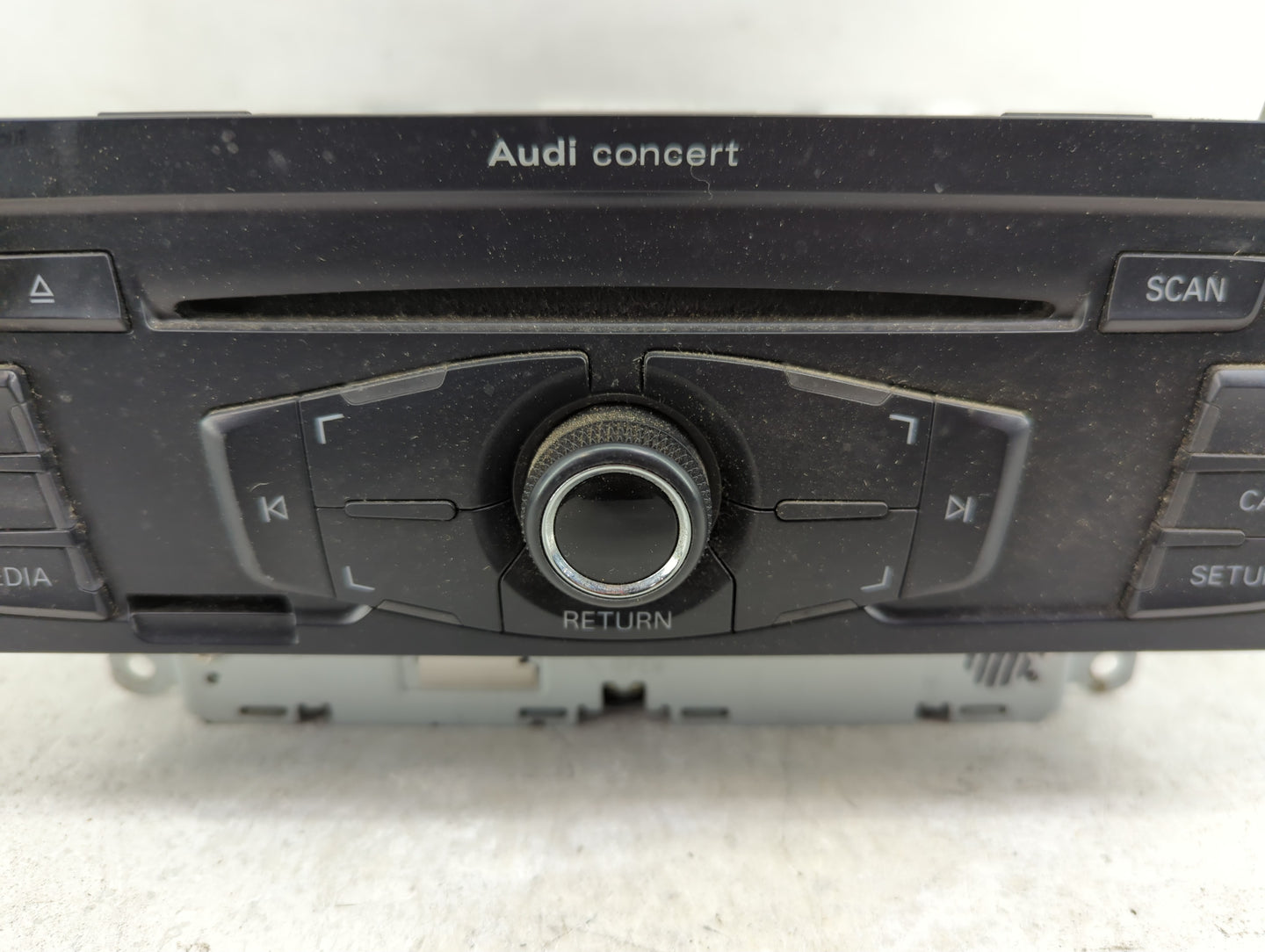 2009 Audi A4 Radio AM FM Cd Player Receiver Replacement P/N:8T1035186K CQ-JA1862G Fits OEM Used Auto Parts - Oemusedautopart