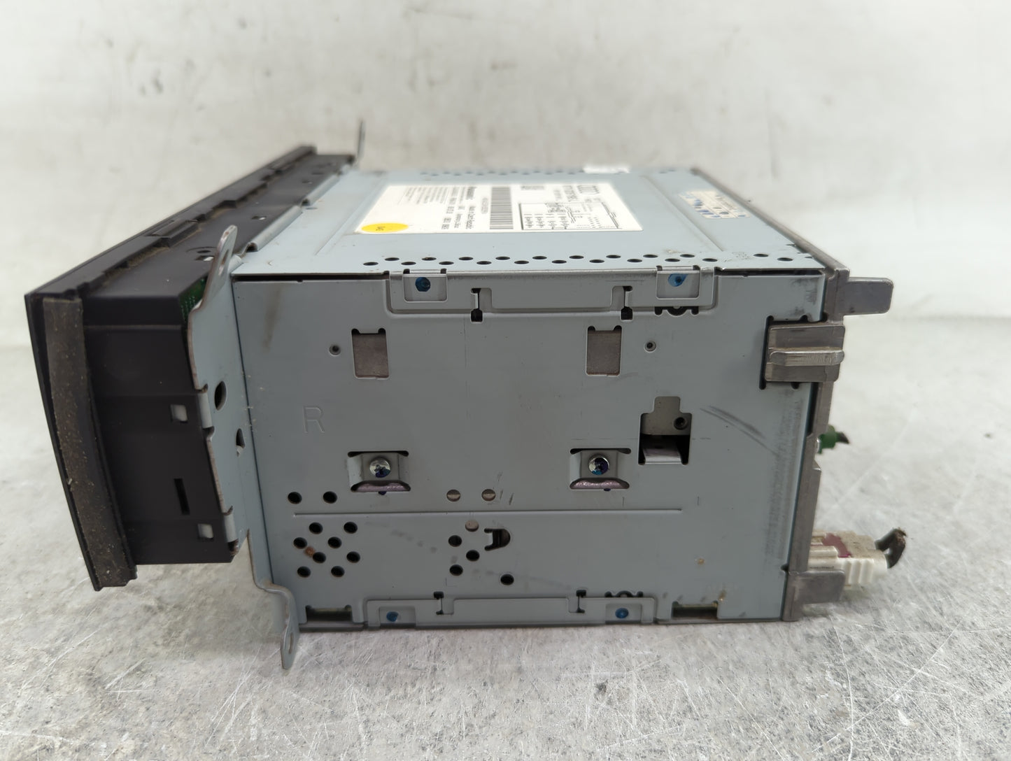 2009 Audi A4 Radio AM FM Cd Player Receiver Replacement P/N:8T1035195L CQ-EA1862G Fits OEM Used Auto Parts - Oemusedautopart