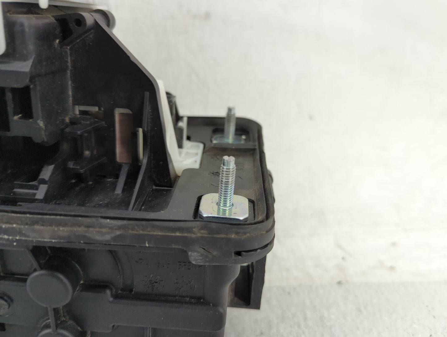 2009 Audi A4 Floor Console Assembly Shifter - Oemusedautoparts1.com