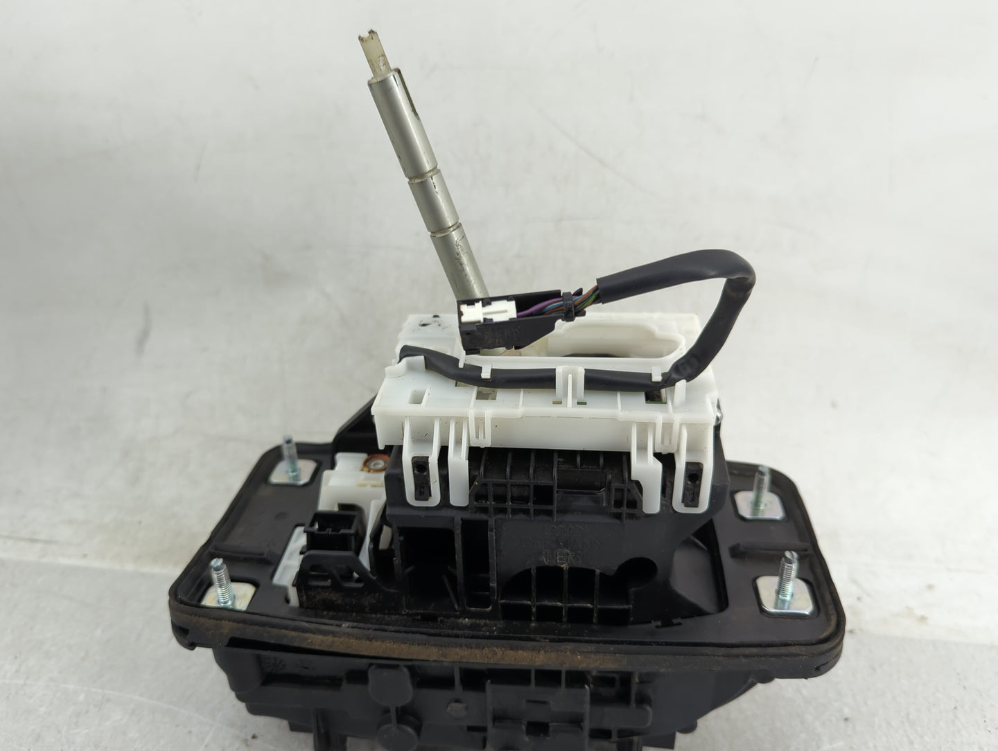 2009 Audi A4 Floor Console Assembly Shifter - Oemusedautoparts1.com