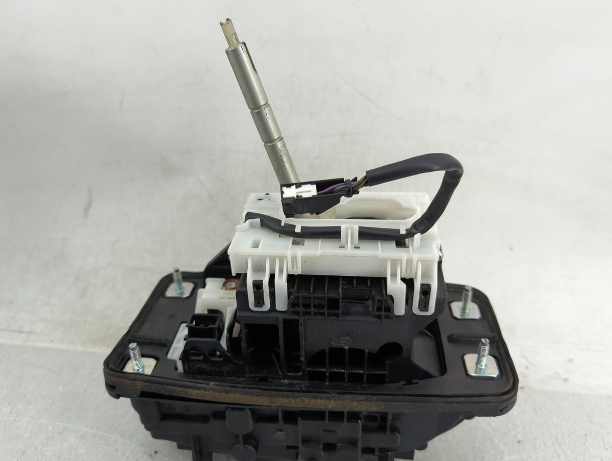2009 Audi A4 Floor Console Assembly Shifter - Oemusedautoparts1.com