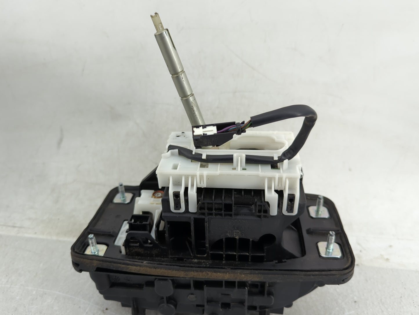 2009 Audi A4 Floor Console Assembly Shifter - Oemusedautoparts1.com