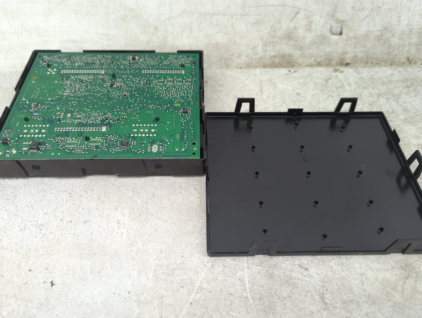 2009-2012 Audi A4 Body Control Module Bcm Inner Cabin Fuse Box - Oemusedautoparts1.com