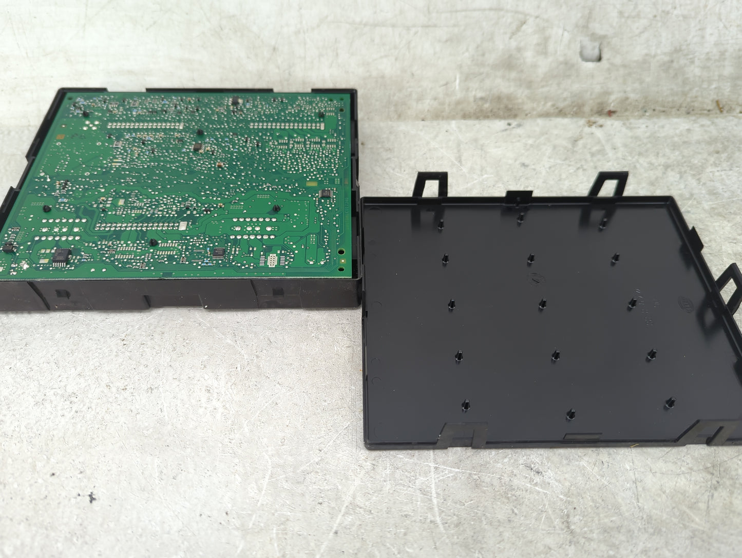 2009-2012 Audi A4 Body Control Module Bcm Inner Cabin Fuse Box - Oemusedautoparts1.com