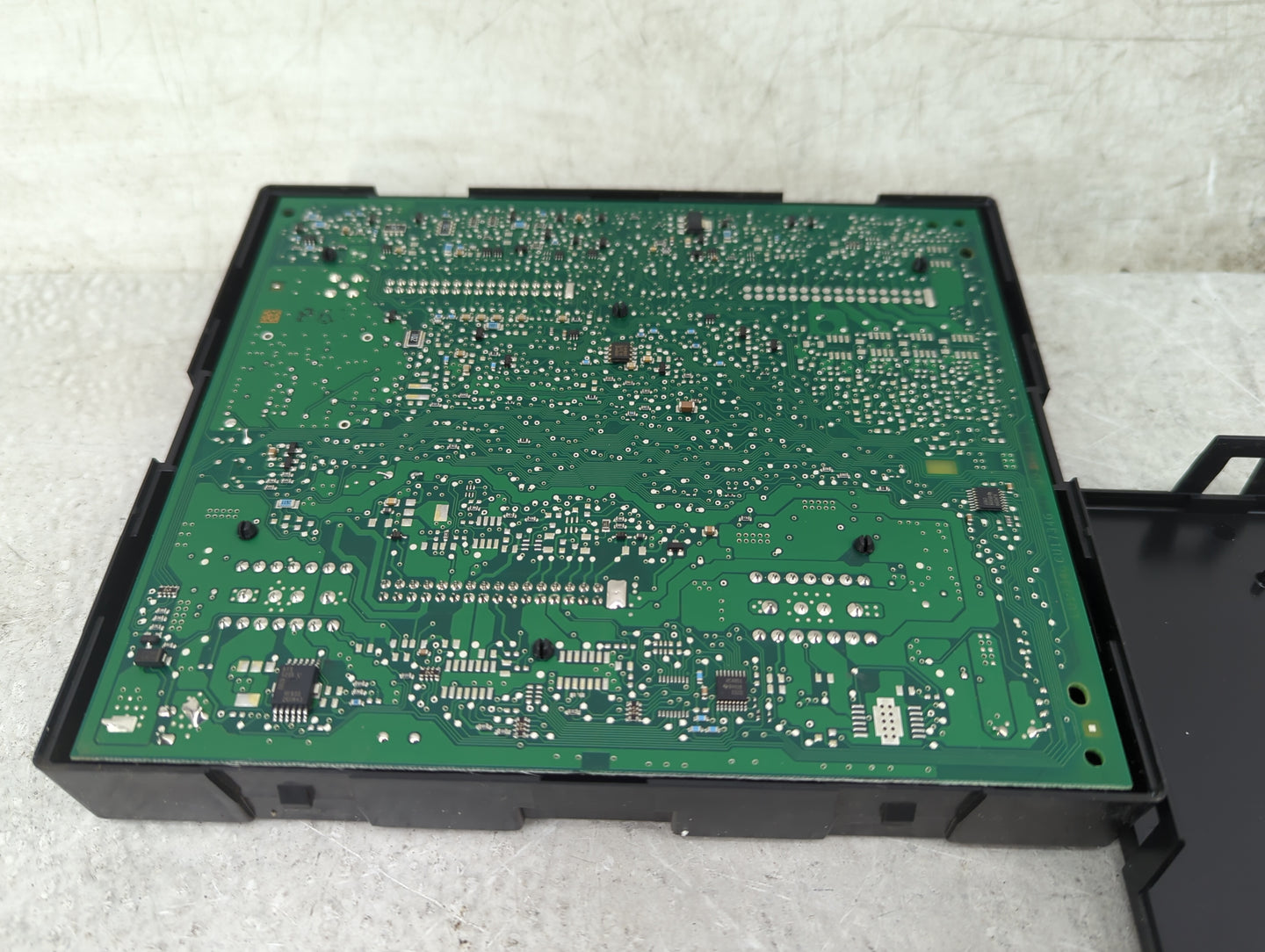 2009-2012 Audi A4 Body Control Module Bcm Inner Cabin Fuse Box - Oemusedautoparts1.com