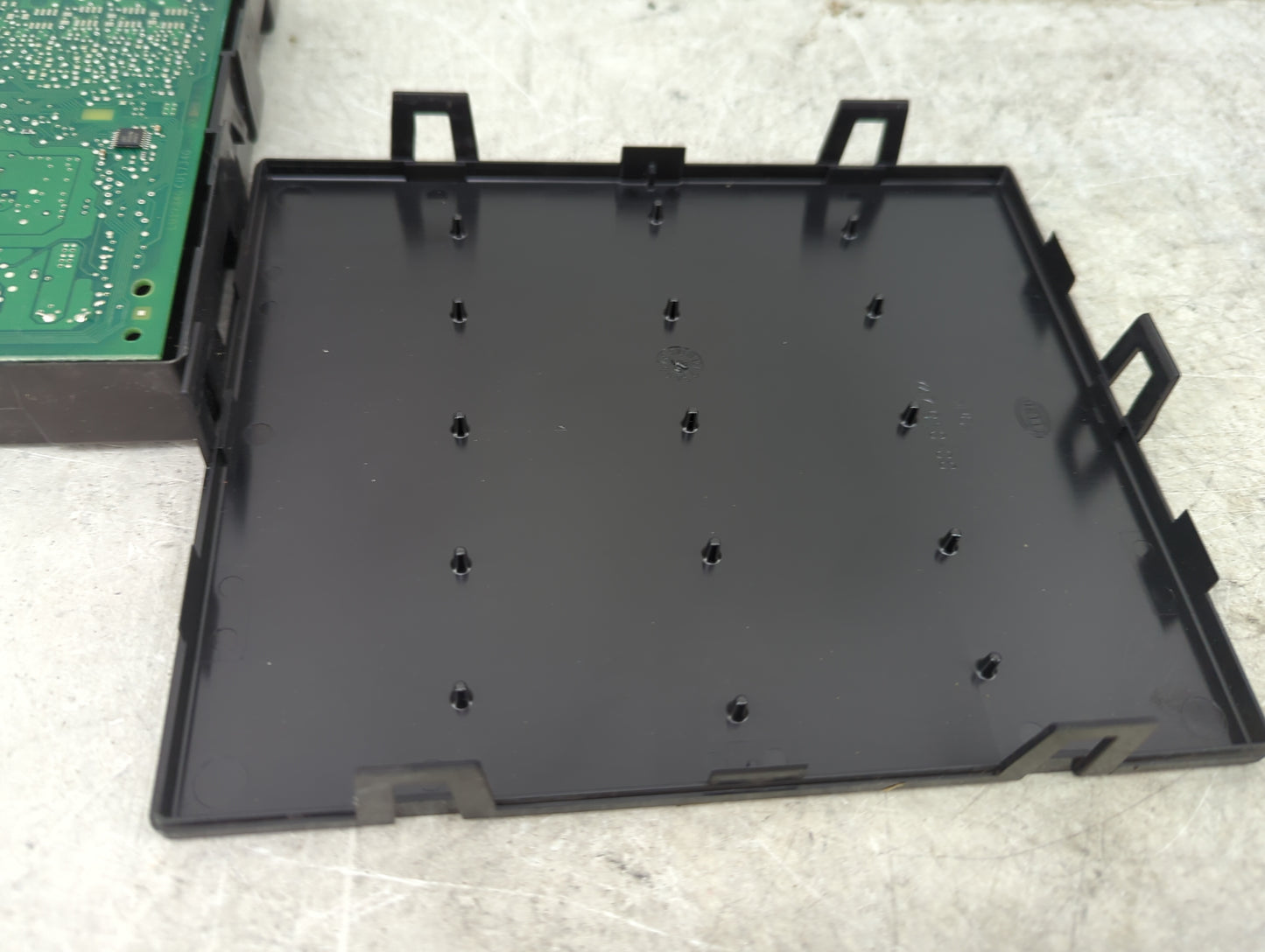 2009-2012 Audi A4 Body Control Module Bcm Inner Cabin Fuse Box - Oemusedautoparts1.com