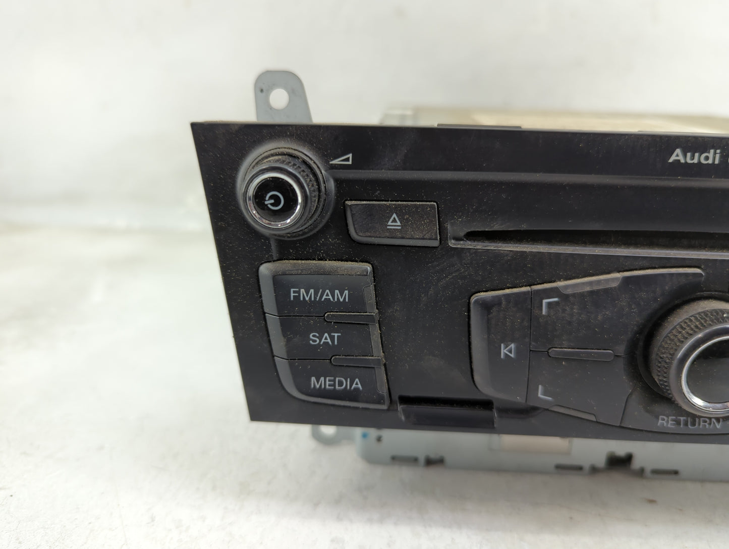 2009 Audi A4 Radio AM FM Cd Player Receiver Replacement P/N:8T1035186K 8T1 035 186 K Fits OEM Used Auto Parts - Oemusedautop