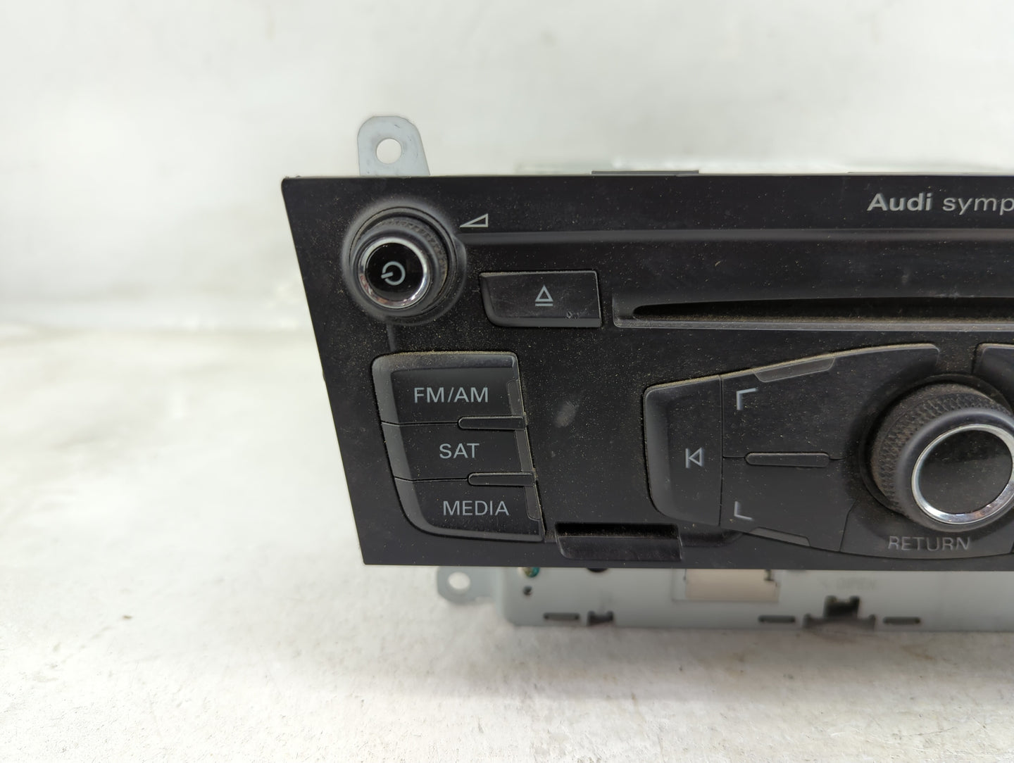 2009 Audi A4 Radio AM FM Cd Player Receiver Replacement P/N:0800 0423 8T1 035 195 L Fits OEM Used Auto Parts - Oemusedautopa