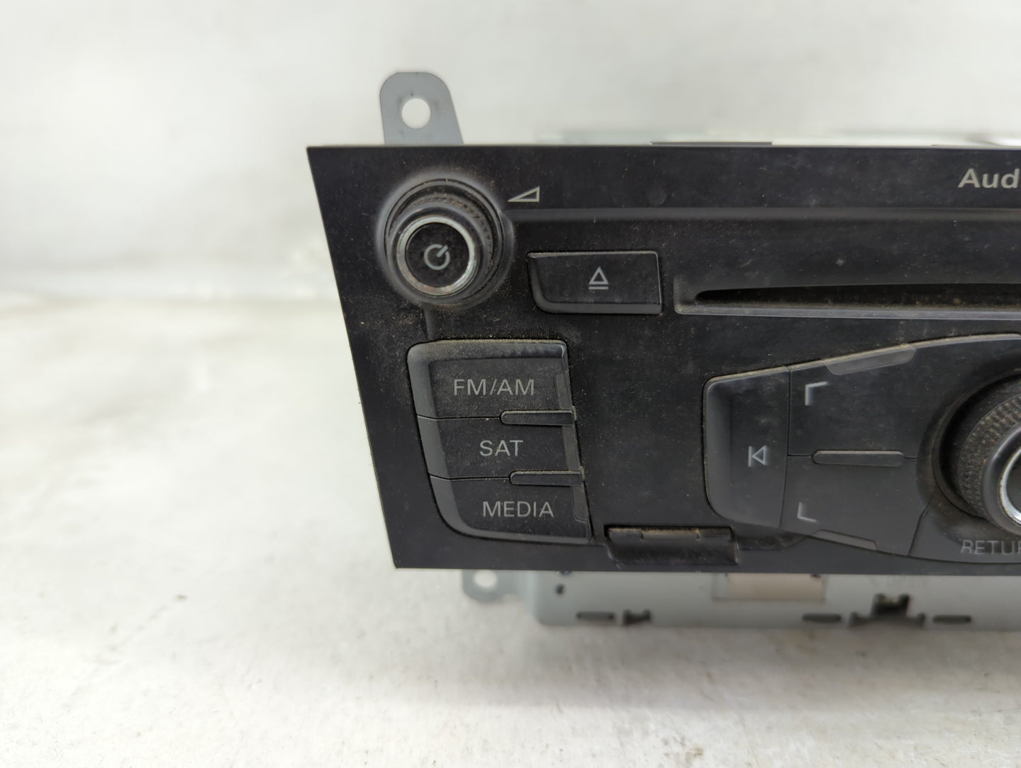 2009 Audi A4 Radio AM FM Cd Player Receiver Replacement P/N:0800 0423 8T1 035 195 L Fits OEM Used Auto Parts - Oemusedautopa