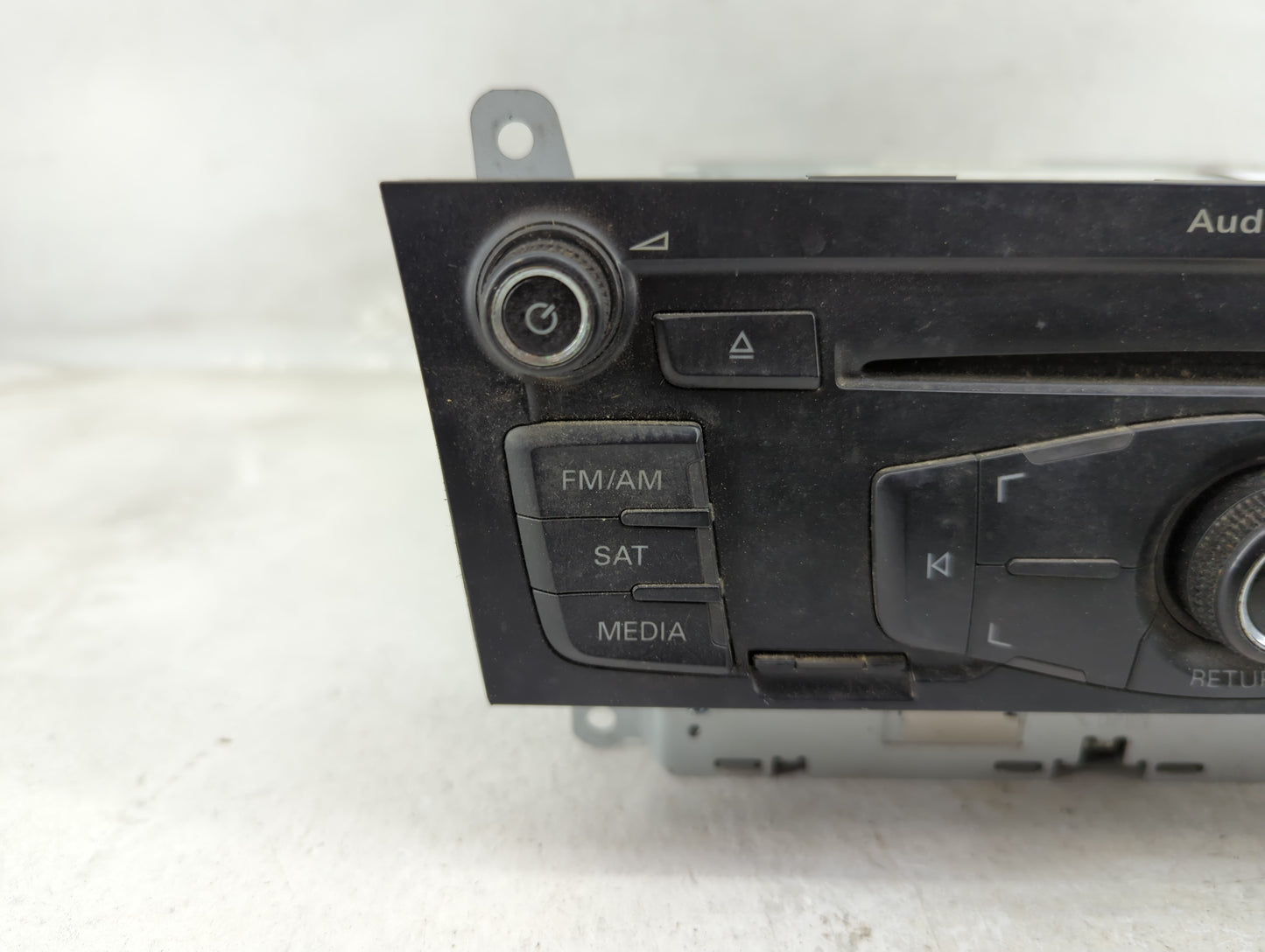 2009 Audi A4 Radio AM FM Cd Player Receiver Replacement P/N:0800 0423 8T1 035 195 L Fits OEM Used Auto Parts - Oemusedautopa