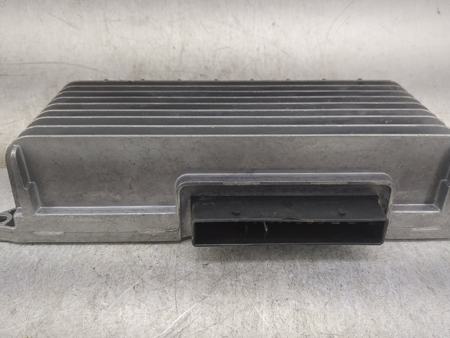 2009-2010 Audi A4 Radio AM FM Cd Player Receiver Replacement P/N:8T0 035 223 AB Fits Fits 2009 2010 OEM Used Auto Parts - Oe