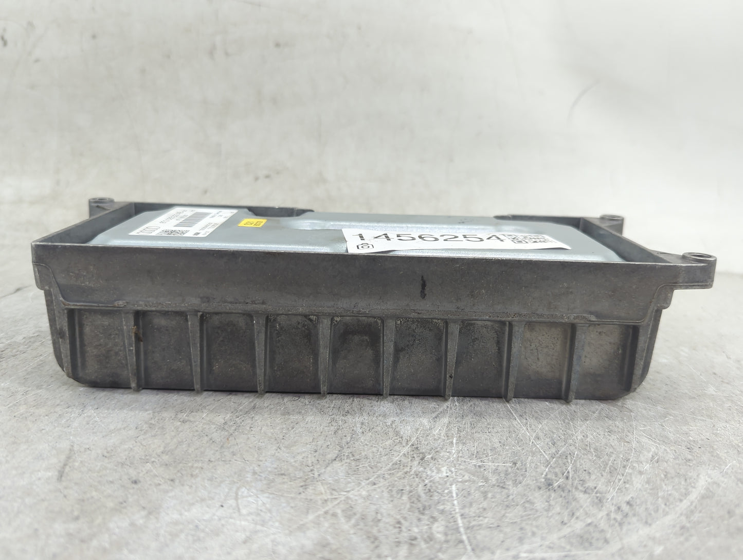 2009-2010 Audi A4 Radio AM FM Cd Player Receiver Replacement P/N:8T0 035 223 AB Fits Fits 2009 2010 OEM Used Auto Parts - Oe